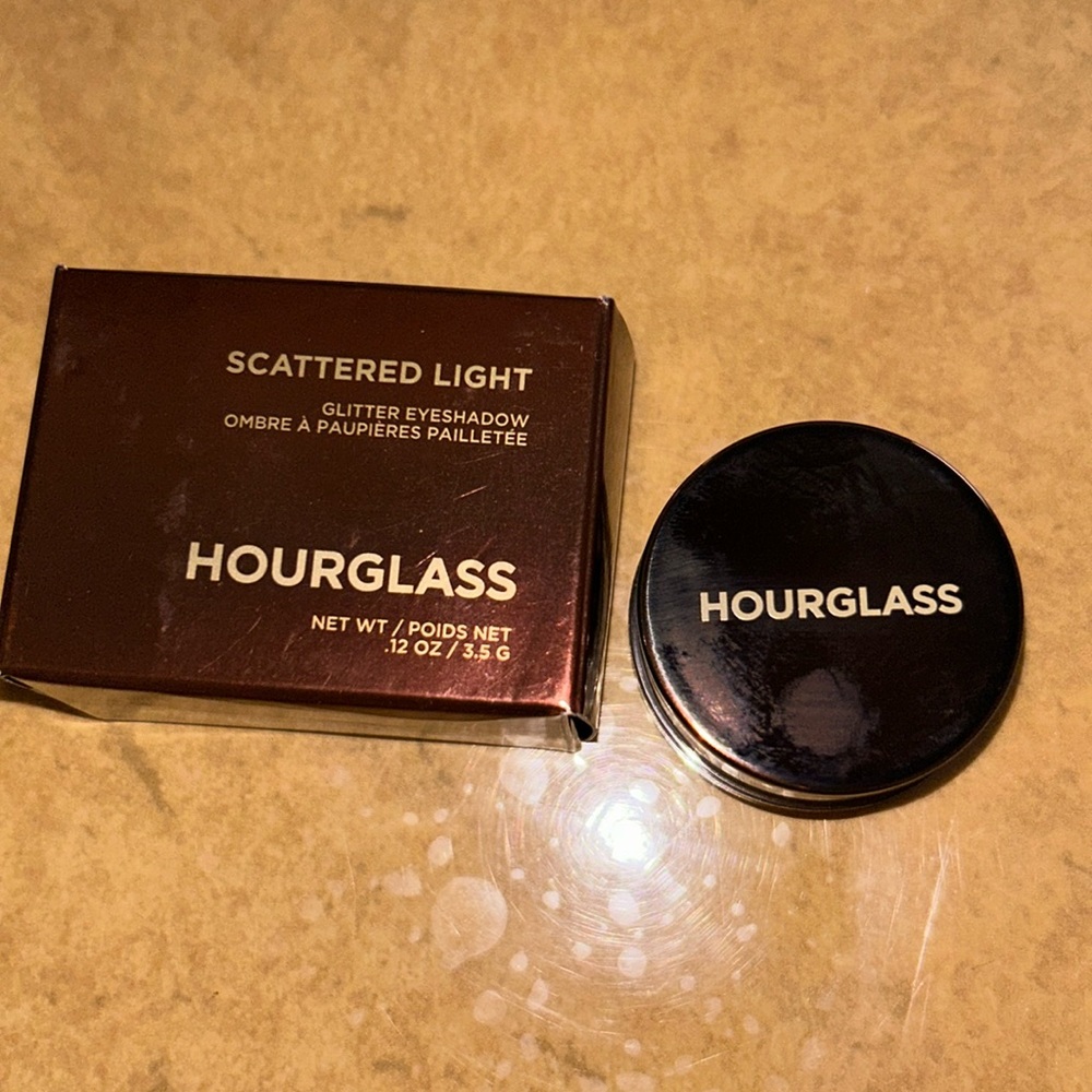 Glitter eye shadow